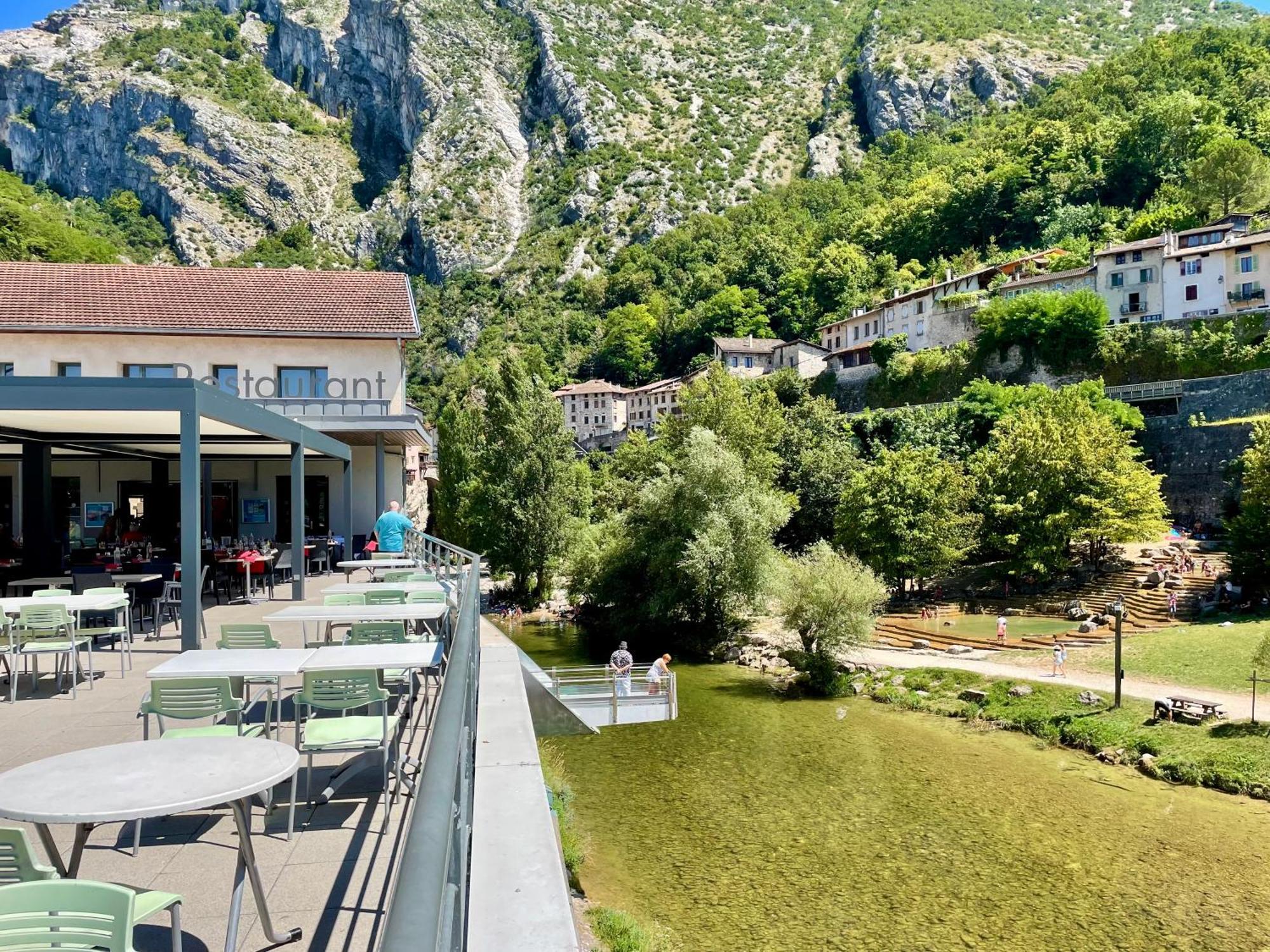 פונט-אן-רויאן Hotel Du Musee De L'Eau מראה חיצוני תמונה